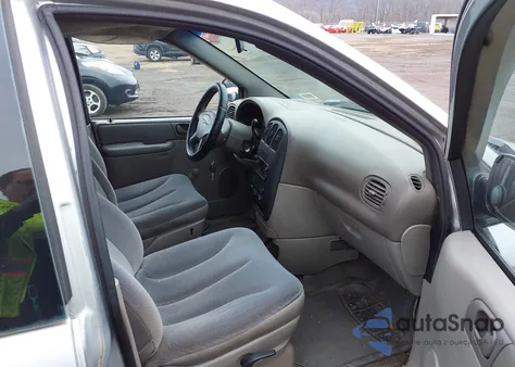 2002 Chrysler Voyager z USA, uszkodzony, nr VIN 1C4GJ25B72B521547